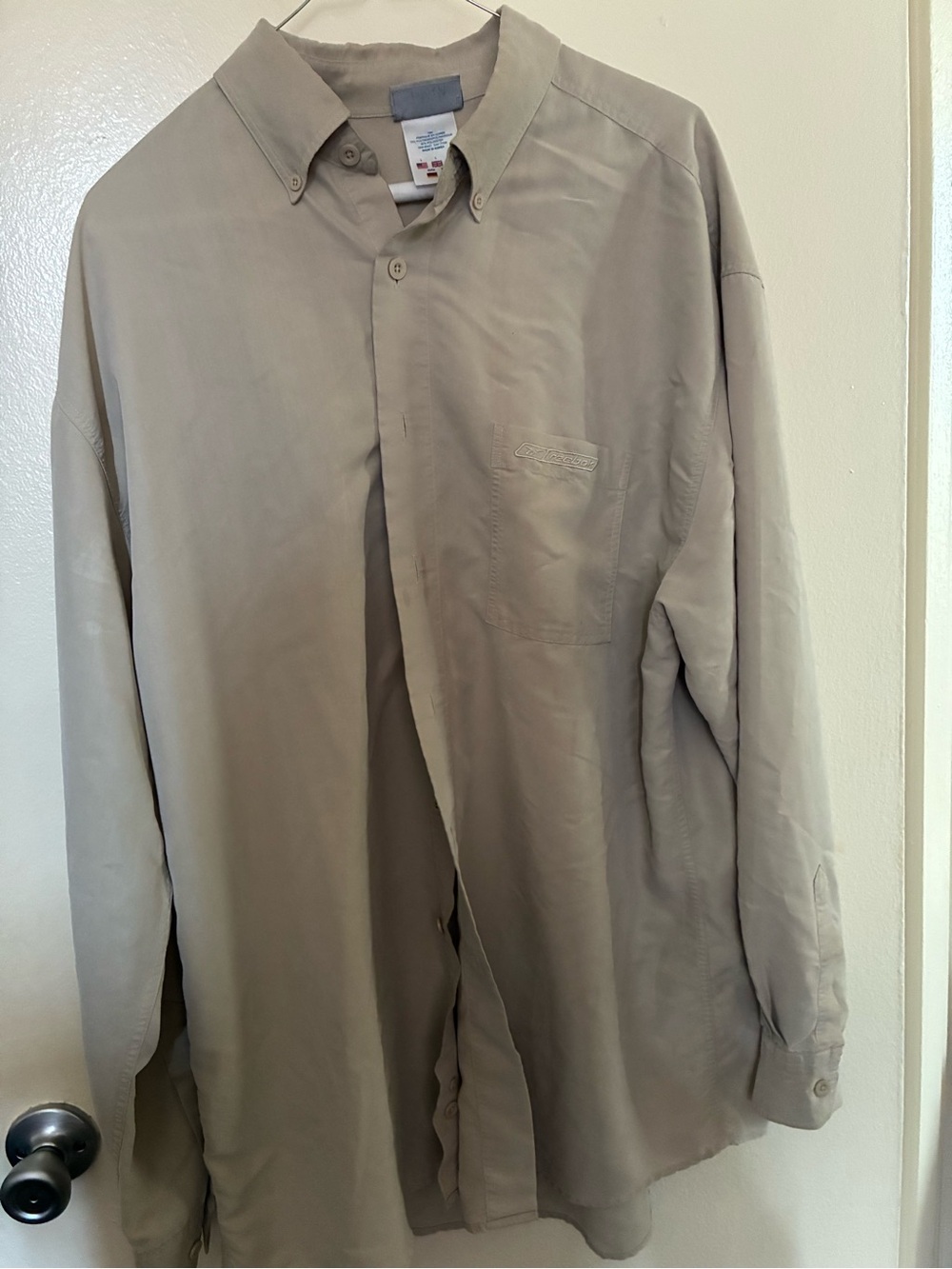 Reebok Men's Casual Button-Down Shirt in Light Khaki